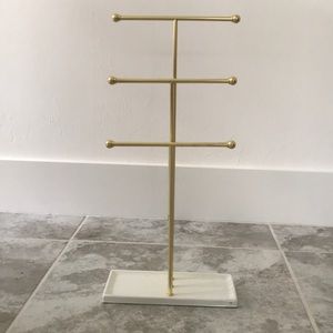 Necklace stand